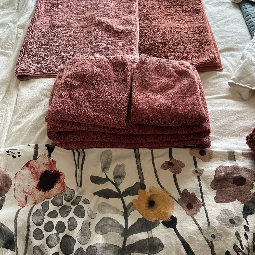 Ready-made bathroom set